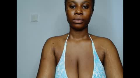 Snapshot of pinkxsugar chatting on 10/12/25, 05:23 pinkxsugar online show from 10/12/25, 05:23