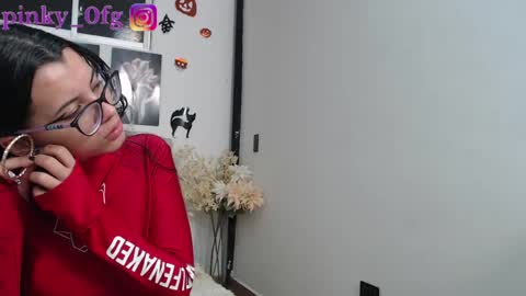 pinky_f00x online show from 10/11/25, 12:21