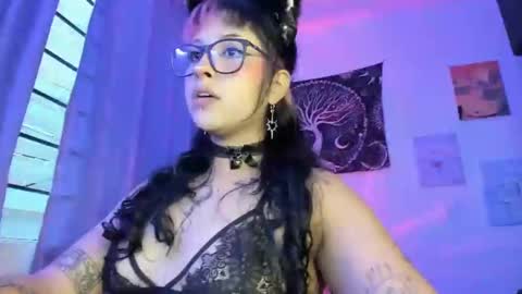 Snapshot of pinky_promiseex chatting on 10/13/25, 10:43 pinky_promiseex online show from 10/13/25, 10:43