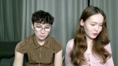 Snapshot of pinkylovers chatting on 05/20/26, 11:11 Li long hair and Ru short hair online show from 05/20/26, 11:11
