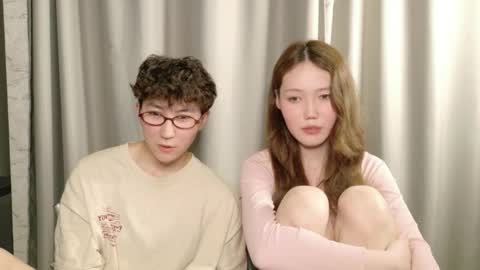 Snapshot of pinkylovers chatting on 06/05/26, 11:21 Li long hair and Ru short hair online show from 06/05/26, 11:21