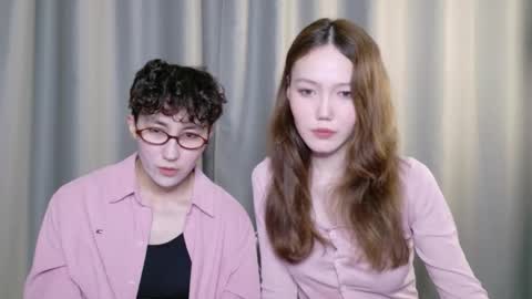 Snapshot of pinkylovers chatting on 06/06/26, 09:30 Li long hair and Ru short hair online show from 06/06/26, 09:30