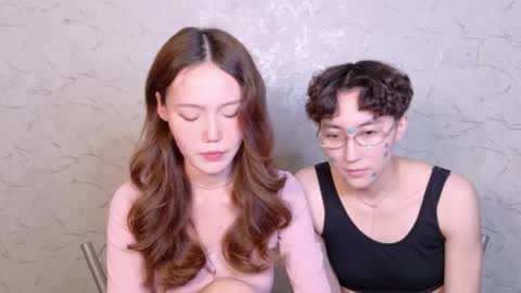 Snapshot of pinkylovers chatting on 07/26/26, 12:01 Li long hair and Ru short hair online show from 07/26/26, 12:01