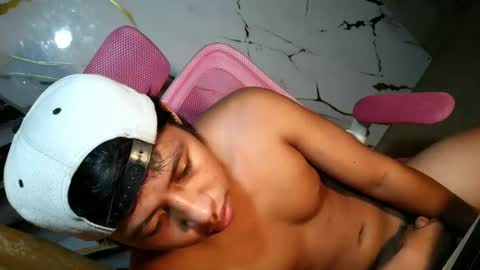 Snapshot of pinoy_fuckboyxxx chatting on 06/14/26, 02:24 pinoy_fuckboyxxx online show from 06/14/26, 02:24