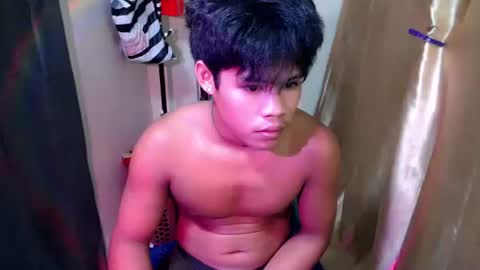 Snapshot of pinoy_shyboy69 chatting on 05/22/26, 03:17 pinoy_shyboy69 online show from 05/22/26, 03:17