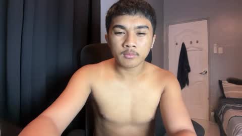Snapshot of pinoyadriannexxx chatting on 07/05/26, 11:28 Adrianne online show from 07/05/26, 11:28