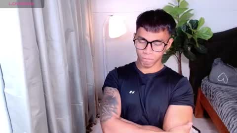 Snapshot of pinoymilker chatting on 06/25/26, 11:04 ethan online show from 06/25/26, 11:04