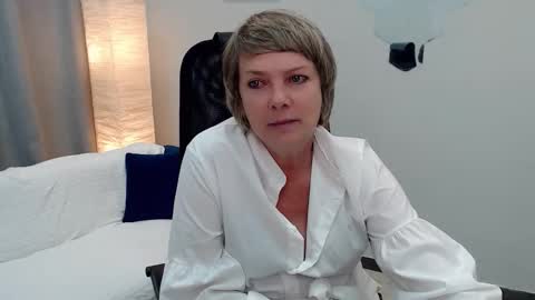 Bella online show from 09/19/25, 04:47