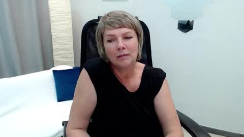 Bella online show from 09/22/25, 10:28