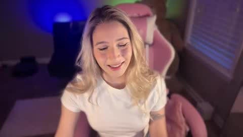 Snapshot of piperisyourho chatting on 03/09/25, 12:00 Piperisyourho online show from 03/09/25, 12:00