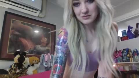 Snapshot of pirateprincessx chatting on 11/07/25, 04:01 pirateprincessx online show from 11/07/25, 04:01