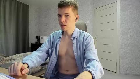 Snapshot of pirremeow chatting on 05/16/26, 12:26 Pierre online show from 05/16/26, 12:26