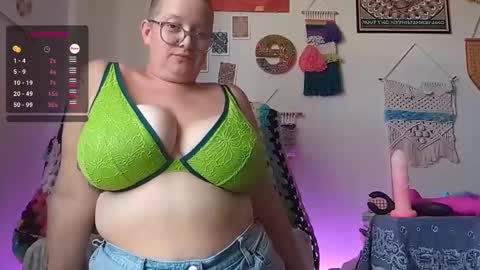 Snapshot of pisces_princess_ chatting on 12/10/24, 09:22 Em online show from 12/10/24, 09:22