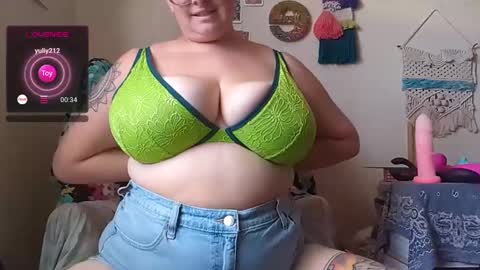 Snapshot of pisces_princess_ chatting on 12/25/24, 07:34 Em online show from 12/25/24, 07:34