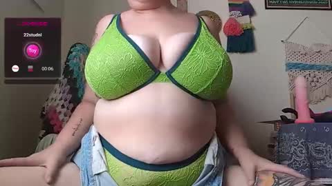 Snapshot of pisces_princess_ chatting on 12/28/24, 09:51 Em online show from 12/28/24, 09:51