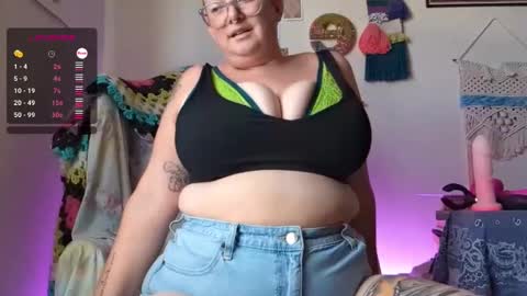 Snapshot of pisces_princess_ chatting on 01/02/25, 08:46 Em online show from 01/02/25, 08:46