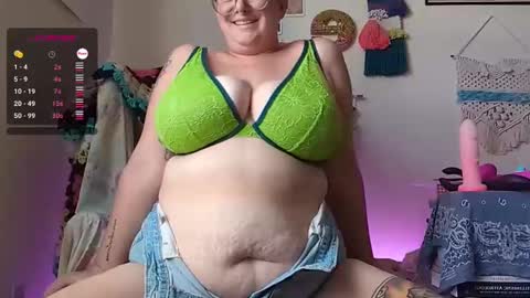 Snapshot of pisces_princess_ chatting on 01/04/25, 09:09 Em online show from 01/04/25, 09:09