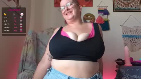 Snapshot of pisces_princess_ chatting on 01/21/25, 09:25 Em online show from 01/21/25, 09:25