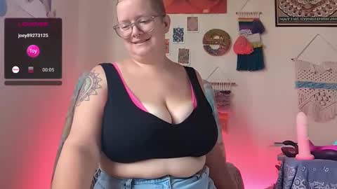 Snapshot of pisces_princess_ chatting on 02/01/25, 04:54 Em online show from 02/01/25, 04:54