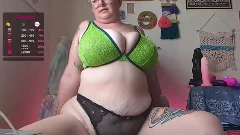 Snapshot of pisces_princess_ chatting on 02/12/25, 09:43 Em online show from 02/12/25, 09:43