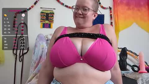 Snapshot of pisces_princess_ chatting on 10/10/25, 08:19 Em online show from 10/10/25, 08:19