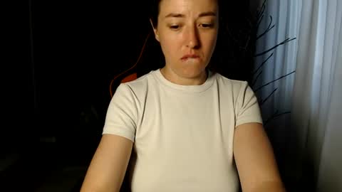 Snapshot of piscesgirl06 chatting on 07/22/26, 03:42 piscesgirl06 online show from 07/22/26, 03:42