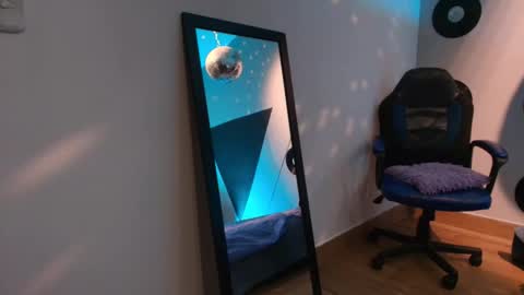 Snapshot of pistachx chatting on 12/16/25, 02:27 Dani online show from 12/16/25, 02:27