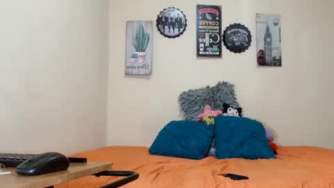 Alejandra online show from 12/22/25, 07:16