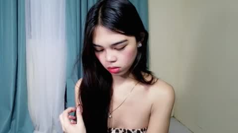 Snapshot of pitchy_pitch chatting on 06/08/26, 05:13 The Girl Named Eyve online show from 06/08/26, 05:13