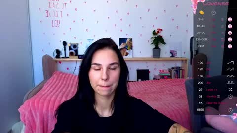 Snapshot of pixie_molly chatting on 04/29/26, 04:05 Molly online show from 04/29/26, 04:05