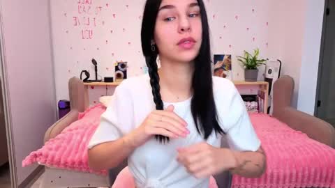 Snapshot of pixie_molly chatting on 05/23/26, 02:39 Molly online show from 05/23/26, 02:39