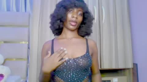 Snapshot of pixie_pulse chatting on 06/18/26, 06:35 Ella online show from 06/18/26, 06:35