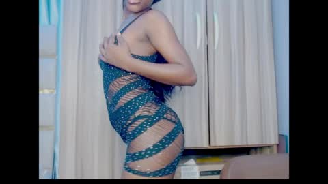 Snapshot of pixie_pulse chatting on 06/20/26, 07:00 Ella online show from 06/20/26, 07:00