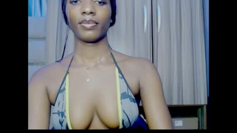 Snapshot of pixie_pulse chatting on 06/21/26, 06:38 Ella online show from 06/21/26, 06:38