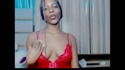 Snapshot of pixie_pulse chatting on 06/24/26, 06:23 Ella online show from 06/24/26, 06:23