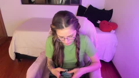 Snapshot of pixiedaemon chatting on 05/16/26, 06:32 pixie online show from 05/16/26, 06:32
