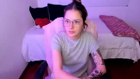 Snapshot of pixiedaemon chatting on 06/12/26, 01:59 pixie online show from 06/12/26, 01:59