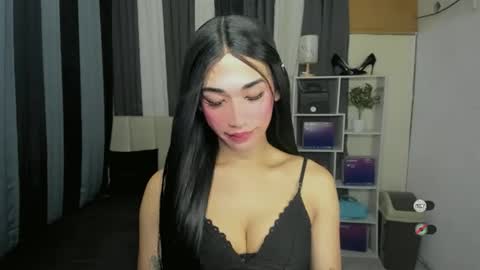 pixiedoll_ online show from 05/11/26, 06:38