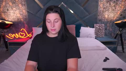 pixiehott online show from 10/21/25, 12:50