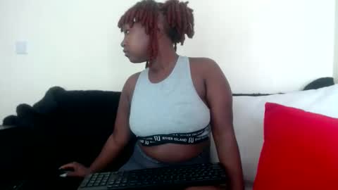 pixietease1 online show from 09/17/25, 10:39