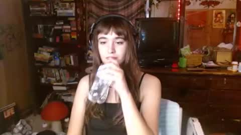 Snapshot of pixinun chatting on 10/13/25, 06:08 Izzy online show from 10/13/25, 06:08