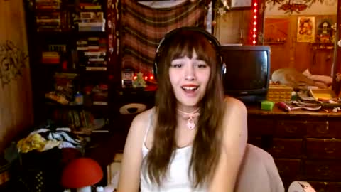 Snapshot of pixinun chatting on 10/23/25, 08:07 Izzy online show from 10/23/25, 08:07