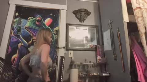 Snapshot of pizzedwife chatting on 07/20/26, 07:27 pizzedwife online show from 07/20/26, 07:27