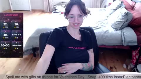 Snapshot of plantbabeee chatting on 02/06/25, 05:40 Plantbabeee online show from 02/06/25, 05:40