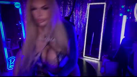 Dumb bimbo fuck doll online show from 01/19/25, 04:22