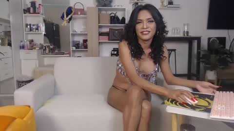 Snapshot of plasticgirll chatting on 12/09/24, 03:22 plasticgirll online show from 12/09/24, 03:22