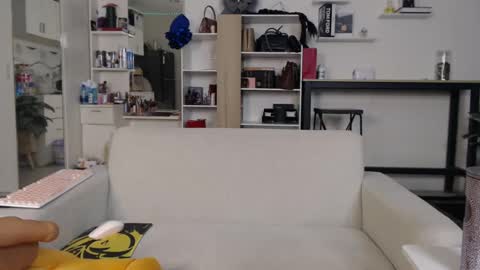 Snapshot of plasticgirll chatting on 02/01/25, 05:16 plasticgirll online show from 02/01/25, 05:16