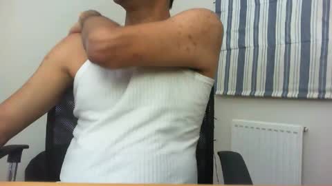 Snapshot of platino3026 chatting on 12/17/25, 10:49 platino3026 online show from 12/17/25, 10:49