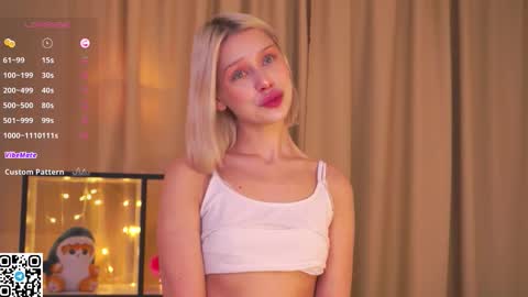 Snapshot of platinum_babe chatting on 10/11/25, 04:27 Ennie online show from 10/11/25, 04:27