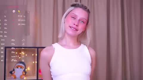 Snapshot of platinum_babe chatting on 10/19/25, 12:06 Ennie online show from 10/19/25, 12:06